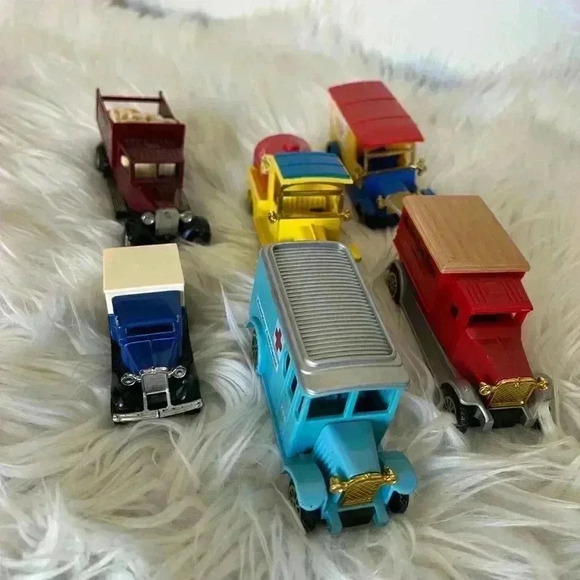 Reader’s Digest Collector’s Set of Classic Trucks – Vintage Die-Cast Vehicles - Picture 3 of 10